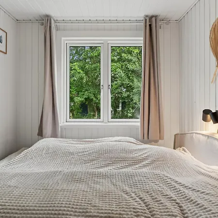 Skønt Med Lukket Have, Tæt På Vandet Feriehus Rødby